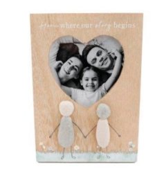 Display your favourite pictures in this cute little pebbles frame.