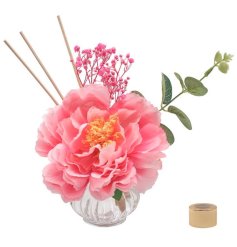This floral themed reed diffuser creates a luxury peony and freesia fragrance.