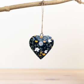 lAdd a unique touch to your décor with this hanging heart 