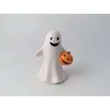 Celebrate Halloween with this adorable ghost decor! 