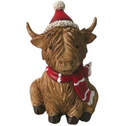 Sitting Highland Cow with Scarf & Hat Deco, 12.5cm