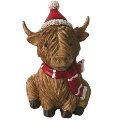 Sitting Highland Cow with Scarf & Hat Deco, 12.5cm