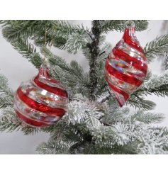2/A Red & Clear Glass Swirl Bauble, 8cm