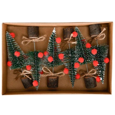 Get in the Christmas spirit with this 6-piece set of woodland standing decorations! Features green snow-covered bristle 