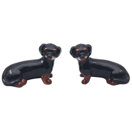 Introducing the adorable Dachshund Salt & Pepper Set, a must-have addition to your kitchen.