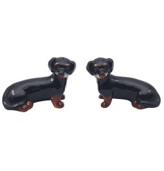 Introducing the adorable Dachshund Salt & Pepper Set, a must-have addition to your kitchen.
