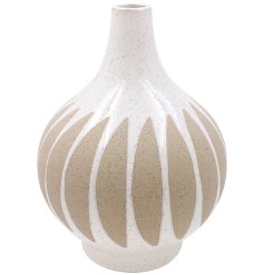 Introducing our elegant Parasol Patterned Vase, measuring 25cm in height.