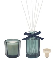 Fill your home with the light and summery scent with this candle & diffuser set