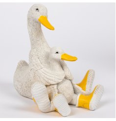 A wonderful ornament featuring a duck and duckling both with yellow wellington boots.