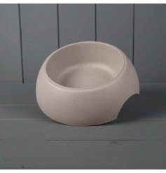 Part of the Earthy sustainable range, a chic pet bowl made from straw and blended together with resin.
