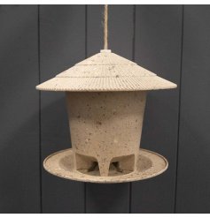 In a chic deep cream colour tone, this stylish bird feeder is great for blending in with nature to attract all of the 
