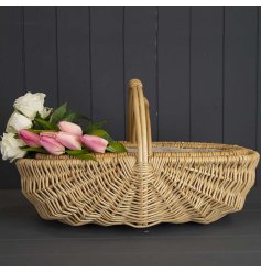 Dress the home with flowers with this charming set of 2 trugs each lined with a netural coloured cloth. 