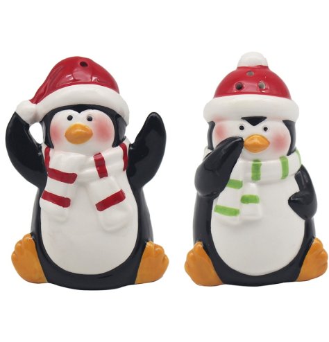 A festive salt and pepper set featuring two penguins wrapped in a striped scarf and Christmas hat! 