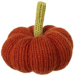 Add texture and colour to your seasonal collection with this autumnal knitted pumpkin decoration.