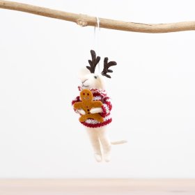 Add charm to your woodland decor with this standing mouse decoration. A sweet addition to any display! 