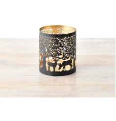 The stunning candle includes a cute reindeer christmas design brings a cozy feel to your home.