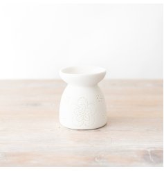 A chic floral oil burner with dainty dot details. 