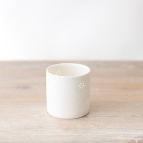 Versatile candle holder for a stunning table, mantel or fireplace centerpiece.