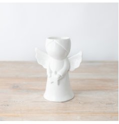 Elevate your decor with our white angel oil burner. A beautiful addition to any room for a peaceful ambiance