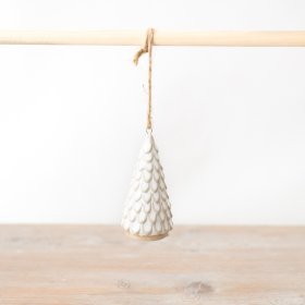 This aesthetically pleasing Christmas tree decoration in white is absolutely gorgeous. 