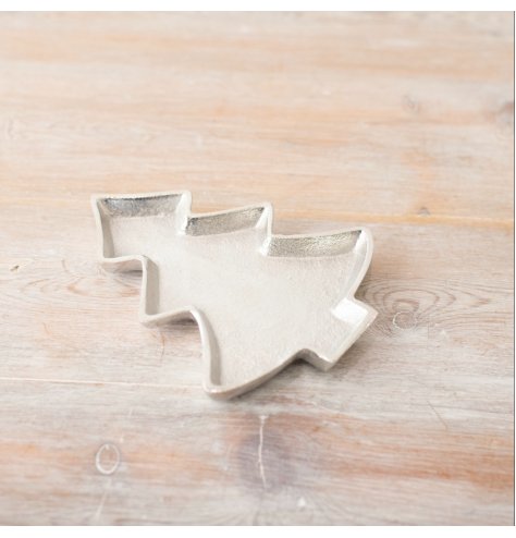 Made from aluminium this silver tree shaped tray is both stylish and practical. 