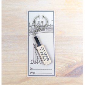 Show your love to dad with this adorable keyring - a heartfelt gift for any occasion