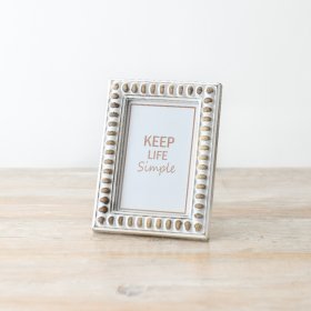 Choose this delightful frame to elevate your wall art