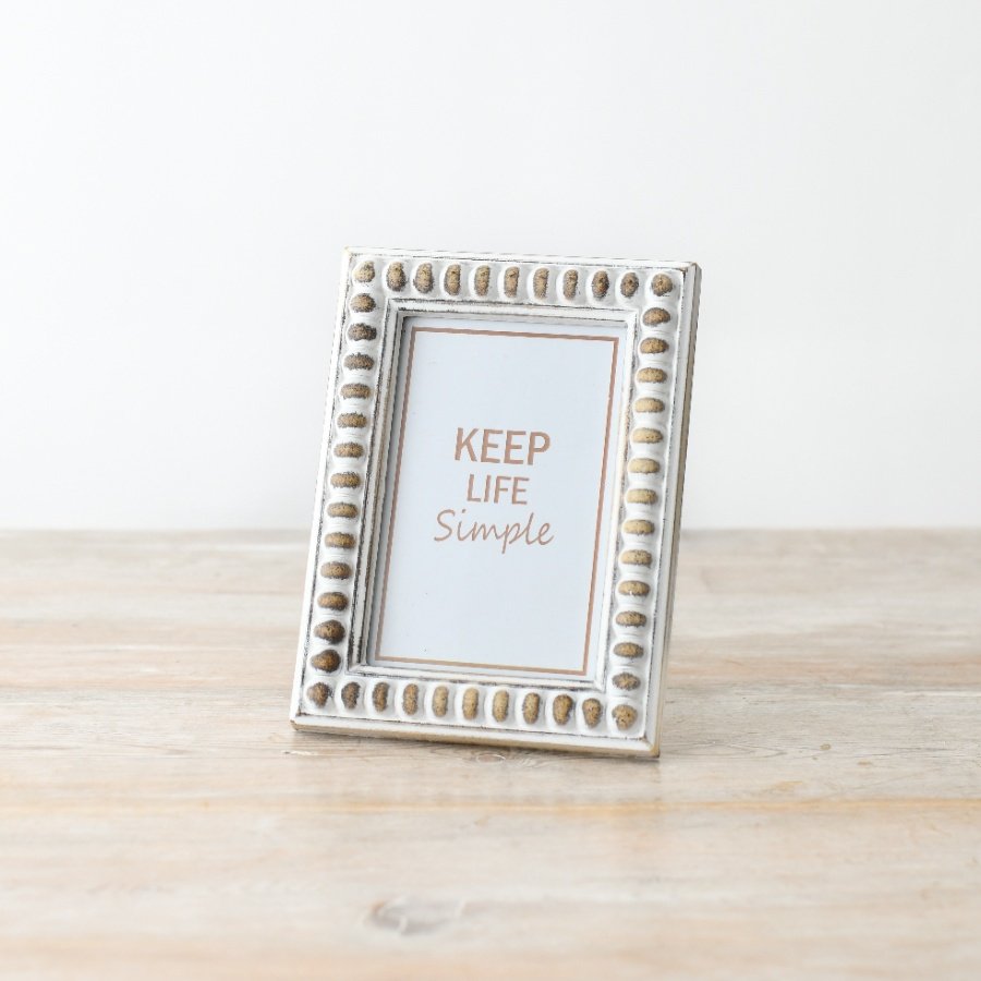 Choose this delightful frame to elevate your wall art