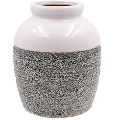 Elevate your floral display with this stylish vase, perfect for highlighting your favorite blooms.
