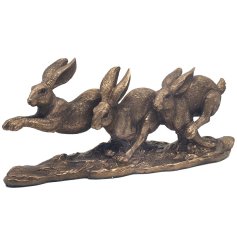 Gift this stunning hare ornament to adorn any décor, it's sure to impress!