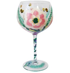 Elevate the scent and taste of your preferred gin using this exquisite glass.