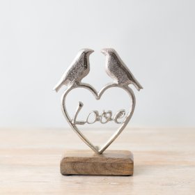 Surprise your loved one with this rustic heart decoration, a stunning and unique gift idea.