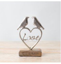 Surprise your loved one with a charming rustic heart decoration - a perfect gift from the heart!