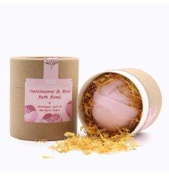 Experience a relaxing and rejuvenating bath with this luxurious bath bomb set 
