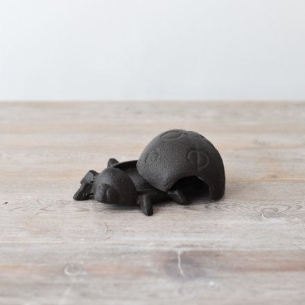 Decorative cast iron animal ornament perfect for hiding your house keys