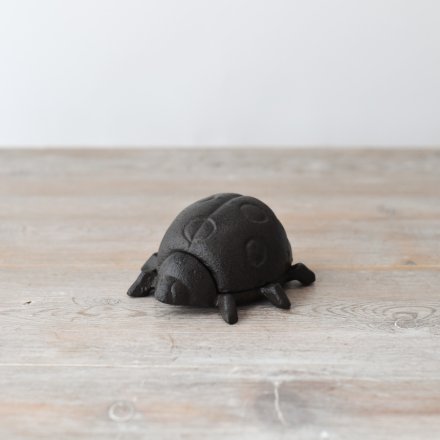 Hide your house keys with ease using our charming animal ornament, crafted from decorative cast iron. 