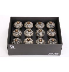 Enhance your home's style with these charming rustic door knobs 