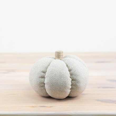 A stylish pumpkin made from a beautiful grey herringbone fabric. Beautifully bound and complete with a jute stalk. 
