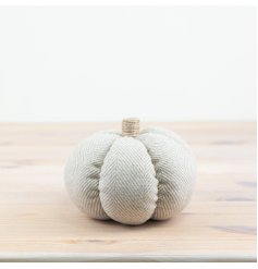 A stylish pumpkin made from a beautiful grey herringbone fabric. Beautifully bound and complete with a jute stalk. 