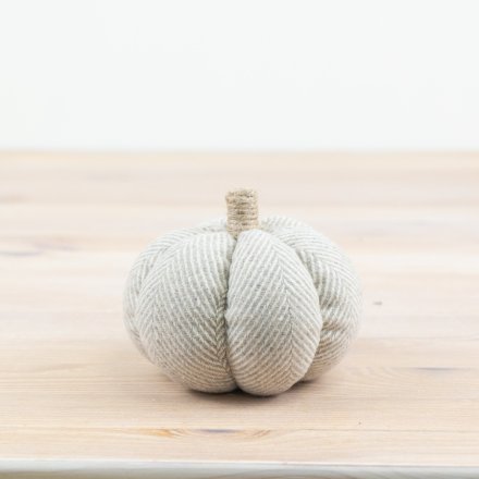 A stylish pumpkin made from a beautiful grey herringbone fabric. Beautifully bound and complete with a jute stalk