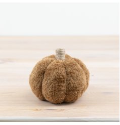 Add a cosy mix of texture and colour to the home this season with this gorgeous faux fur pumpkin with twine wrap stalk.