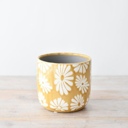 Update your home deco with this cute flower design planter