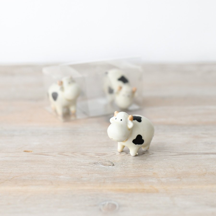 Display three adorable mini cows in cute poses with this set, packaged in a clear box. Perfect for cow lovers!