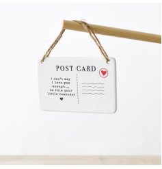 Send a little love message with this cute hanging post card deco