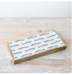 Add coastal charm to your home with our wooden fish tray featuring an enamel glaze. Ideal for beach retreats and 