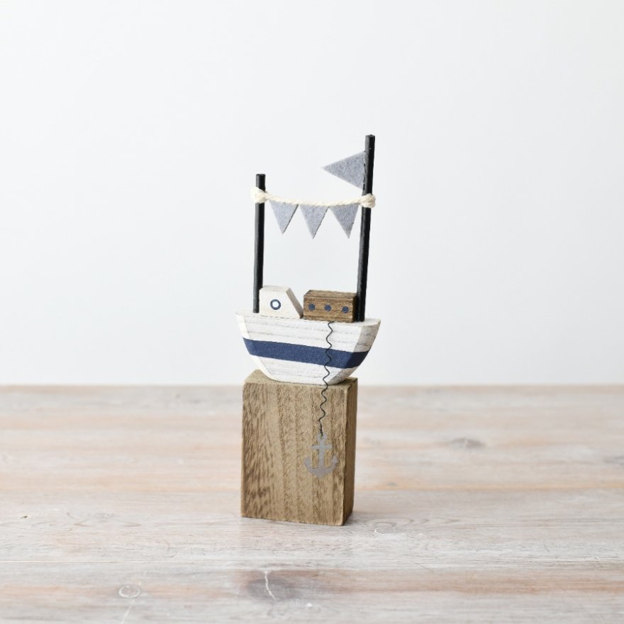 Wooden Boat with flags Deco, 21cm 