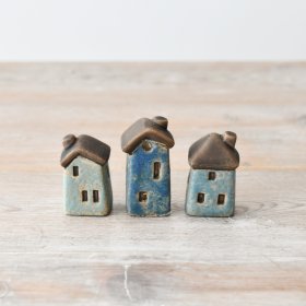 Infuse your home with coastal character using this alluring house decor, perfect for adding charm to any living space