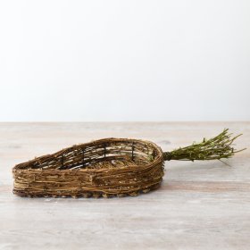 Embrace the Easter vibe with this adorable rattan carrot tray. 