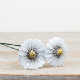 Add charm to your garden with our sturdy metal daisy stake - perfect for outdoor décor!