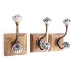 Display your coats elegantly with these beautiful single hooks.